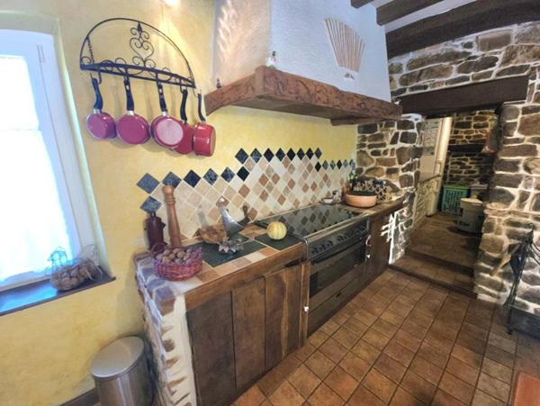 La-Lande-De-Goult 61320 Longère en pierre 112 m² terrain 30.200 m²