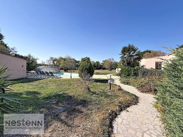 Pension Canine et Maison spacieuse à vendre à Sallertaine avec piscine et grand terrain