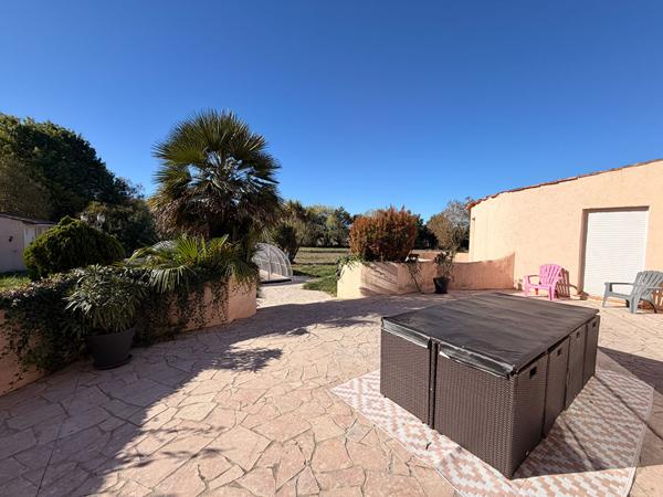 Pension Canine et Maison spacieuse à vendre à Sallertaine avec piscine et grand terrain