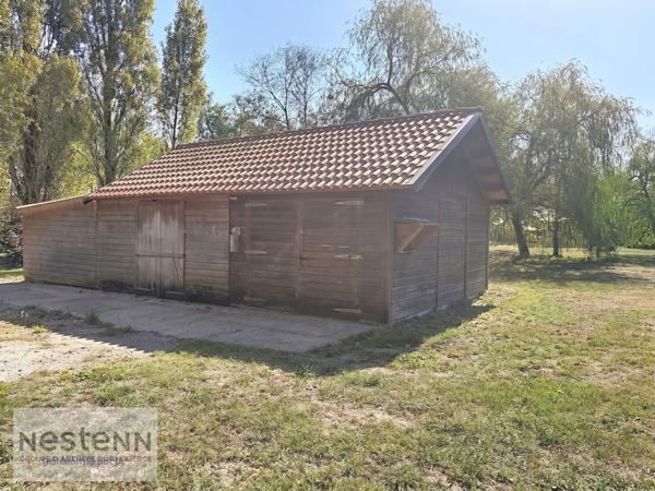 Pension Canine et Maison spacieuse à vendre à Sallertaine avec piscine et grand terrain