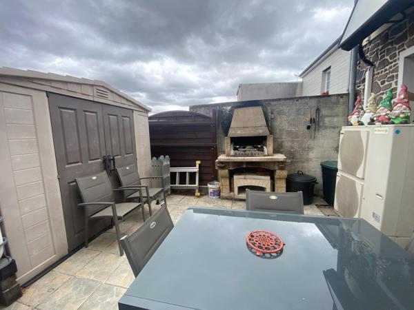 Maison de ville, 96 m², 4 chs, cour, centre ville Flers