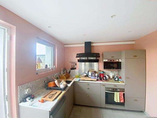 Maison de ville, 96 m², 4 chs, cour, centre ville Flers