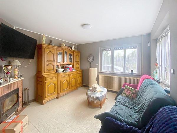 Maison de ville, 96 m², 4 chs, cour, centre ville Flers