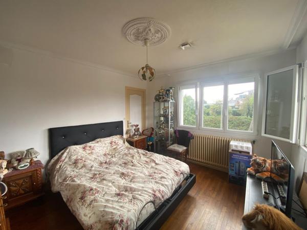 Maison de ville, 96 m², 4 chs, cour, centre ville Flers