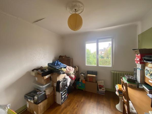 Maison de ville, 96 m², 4 chs, cour, centre ville Flers
