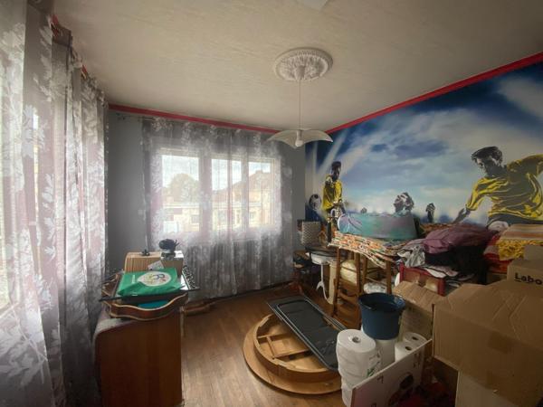 Maison de ville, 96 m², 4 chs, cour, centre ville Flers