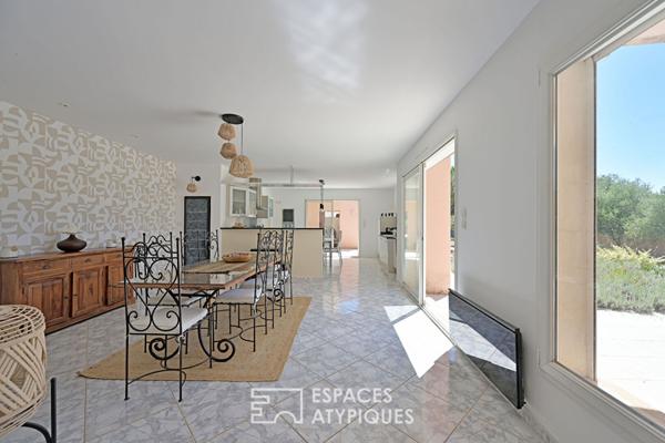 Villa de caractère en pleine nature, au coeur du village de Poulx