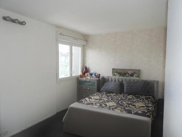 À Évreux, spacieux T5 avec balcon et parking – Idéal premier achat ou investissement locatif !