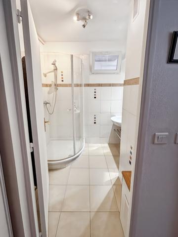 Baisse de prix Studio Cannes 1 pièce 28 m2 avec une grande terrasse.