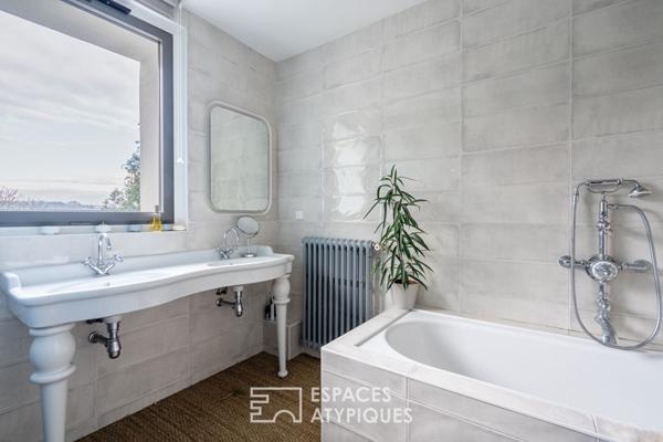 Maison d’architecte en lisière de forêt de Meudon avec jardin et toit-terrasse