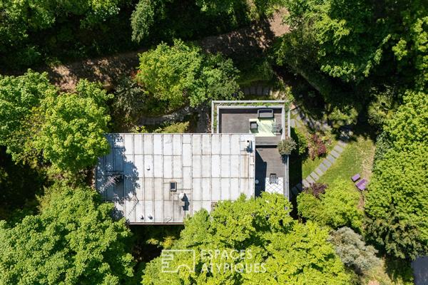 Maison d’architecte en lisière de forêt de Meudon avec jardin et toit-terrasse