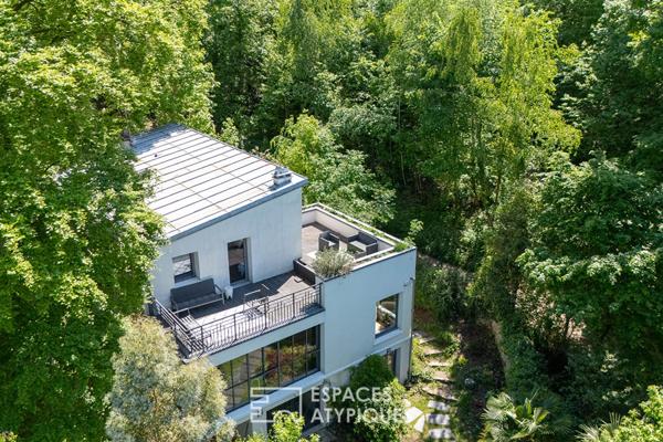 Maison d’architecte en lisière de forêt de Meudon avec jardin et toit-terrasse