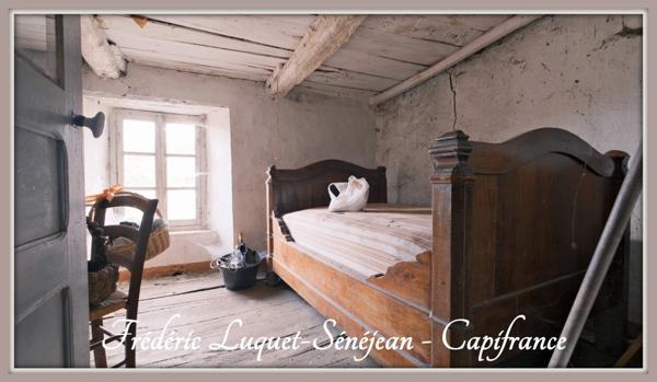 Maison à restaurer 3 pièces sur sous-sol avec deux granges à vendre à PREVENCHERES (48)