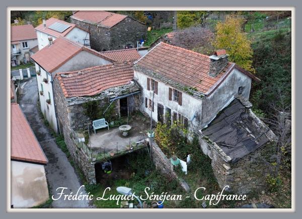 Maison à restaurer 3 pièces sur sous-sol avec deux granges à vendre à PREVENCHERES (48)
