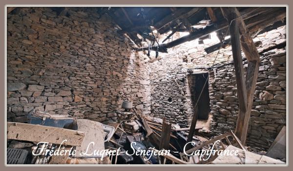 Maison à restaurer 3 pièces sur sous-sol avec deux granges à vendre à PREVENCHERES (48)