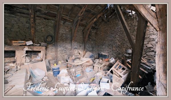 Maison à restaurer 3 pièces sur sous-sol avec deux granges à vendre à PREVENCHERES (48)