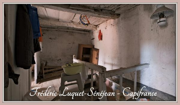 Maison à restaurer 3 pièces sur sous-sol avec deux granges à vendre à PREVENCHERES (48)