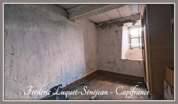 Maison à restaurer 3 pièces sur sous-sol avec deux granges à vendre à PREVENCHERES (48)