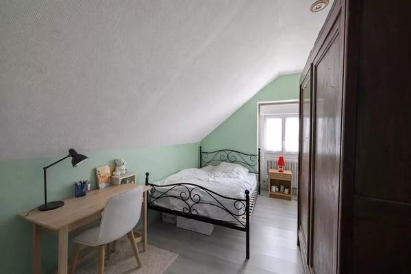 Maison avec jardin, garage et dépendance proche commerces