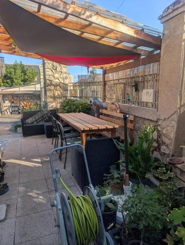 Maison avec jardin, garage et dépendance proche commerces