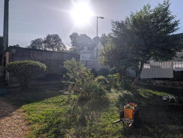 Maison avec jardin, garage et dépendance proche commerces