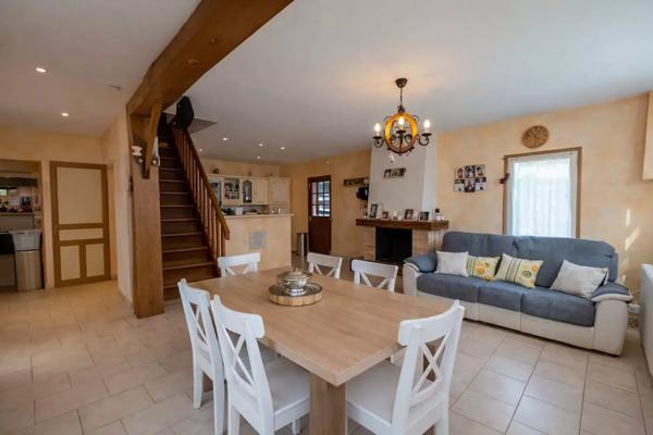Maison avec jardin, garage et dépendance proche commerces