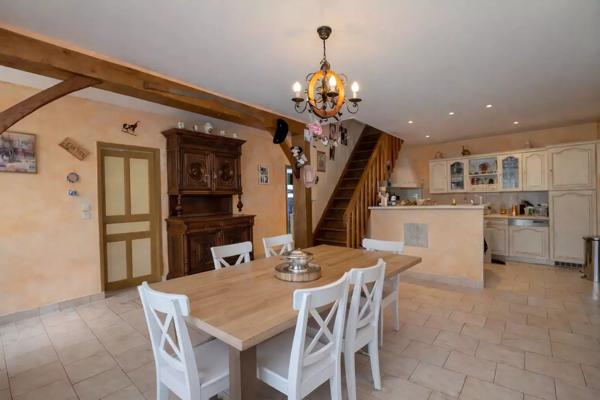 Maison avec jardin, garage et dépendance proche commerces