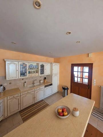 Maison avec jardin, garage et dépendance proche commerces