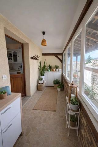 Maison avec jardin, garage et dépendance proche commerces