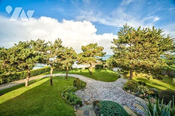 Magnifique propriété à vendre à Saint-Lunaire (35800) donnant accès immédiat à la plage, compre...