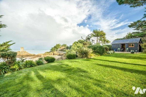 Magnifique propriété à vendre à Saint-Lunaire (35800) donnant accès immédiat à la plage, compre...