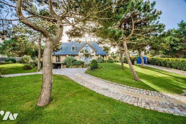 Magnifique propriété à vendre à Saint-Lunaire (35800) donnant accès immédiat à la plage, compre...