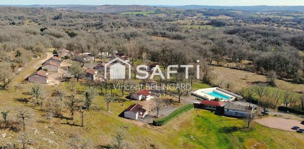 Village de vacances 15 pavillons avec bar et piscine