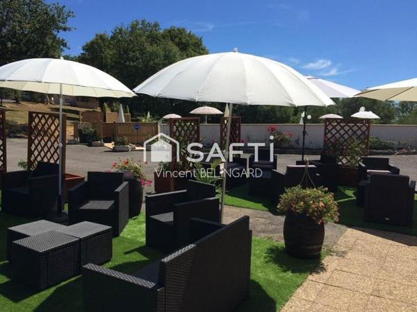 Village de vacances 15 pavillons avec bar et piscine