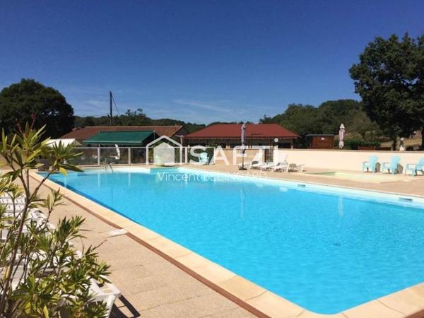 Village de vacances 15 pavillons avec bar et piscine