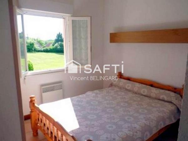 Village de vacances 15 pavillons avec bar et piscine