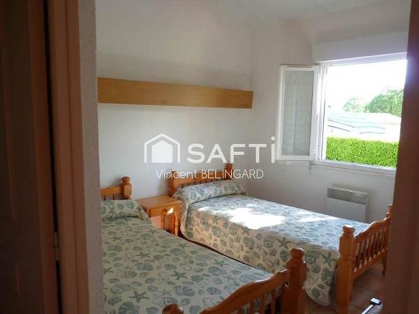 Village de vacances 15 pavillons avec bar et piscine