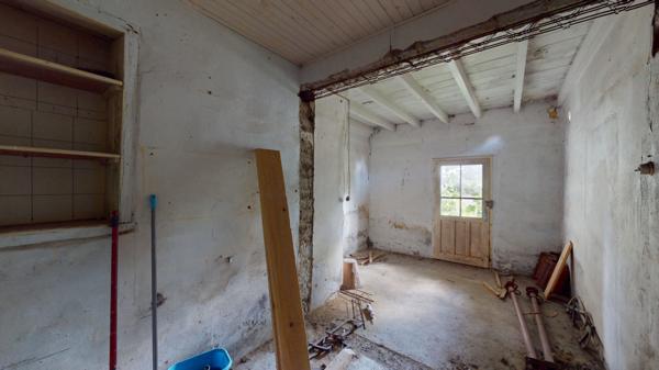 MAISON À RÉNOVER AVEC FORT POTENTIEL À 10 MINUTES DE LOUHANS