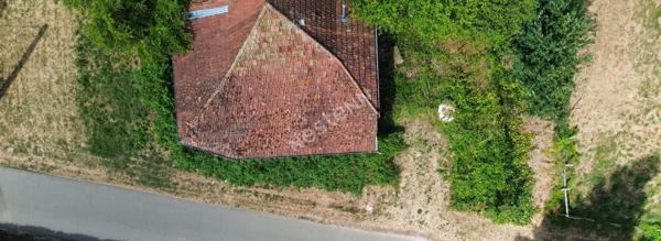 MAISON À RÉNOVER AVEC FORT POTENTIEL À 10 MINUTES DE LOUHANS
