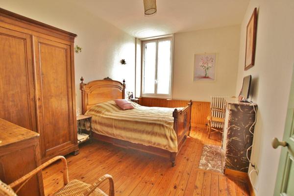 Maison à BRION-PRES-THOUET, 79290 - 10 pièces 220m²