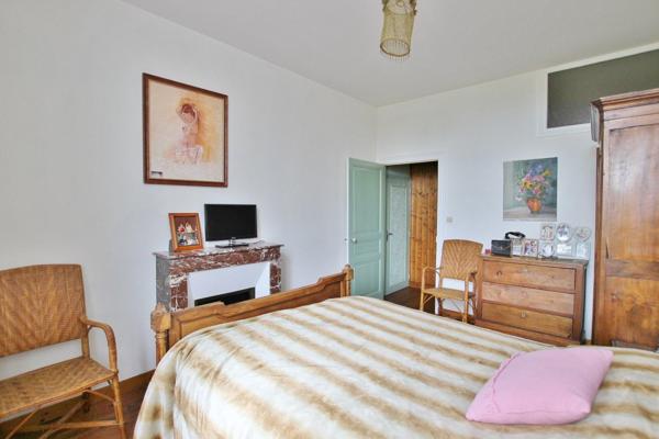 Maison à BRION-PRES-THOUET, 79290 - 10 pièces 220m²