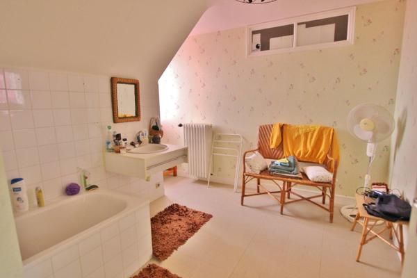 Maison à BRION-PRES-THOUET, 79290 - 10 pièces 220m²