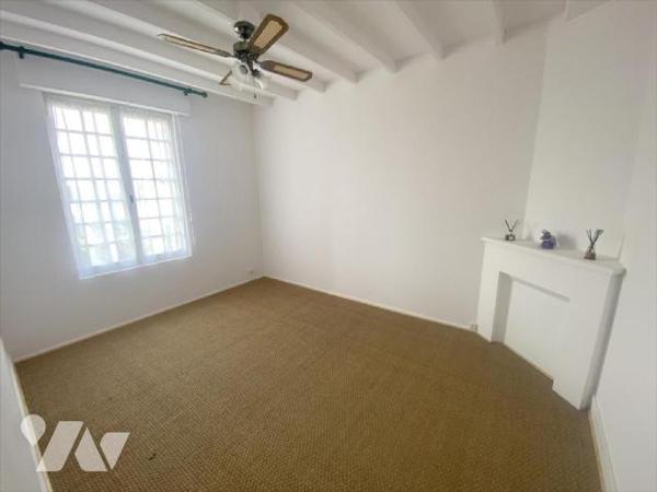 Située à 300 mètres de la plage, l'étude de Me Fonty vous propose cette belle propriété d'envir...