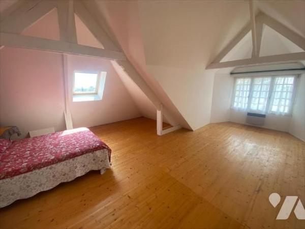 Située à 300 mètres de la plage, l'étude de Me Fonty vous propose cette belle propriété d'envir...