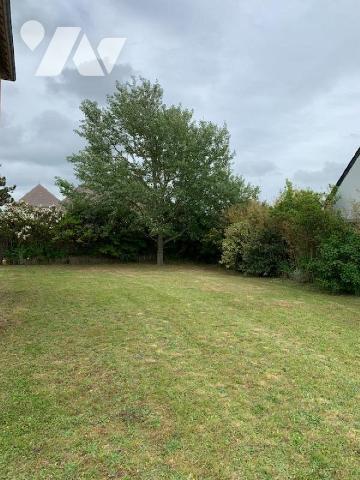 Située à 300 mètres de la plage, l'étude de Me Fonty vous propose cette belle propriété d'envir...