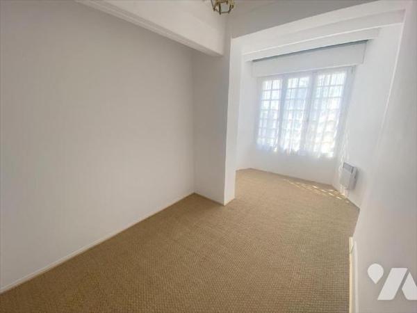 Située à 300 mètres de la plage, l'étude de Me Fonty vous propose cette belle propriété d'envir...