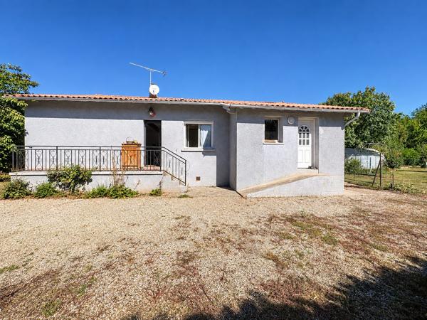 MAISON DE PLAIN-PIED RÉNOVÉE DE 80 M² AVEC GARAGE ATTENANT– TERRAIN DE 2 344 M²