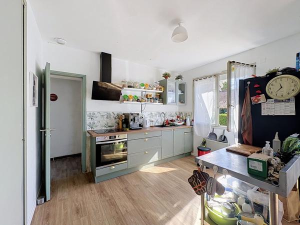 MAISON DE PLAIN-PIED RÉNOVÉE DE 80 M² AVEC GARAGE ATTENANT– TERRAIN DE 2 344 M²