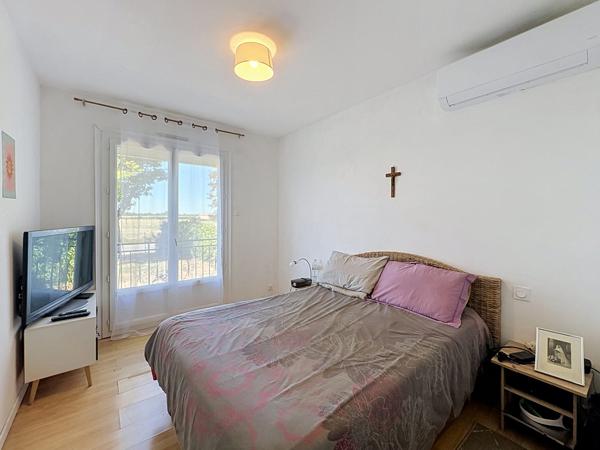 MAISON DE PLAIN-PIED RÉNOVÉE DE 80 M² AVEC GARAGE ATTENANT– TERRAIN DE 2 344 M²