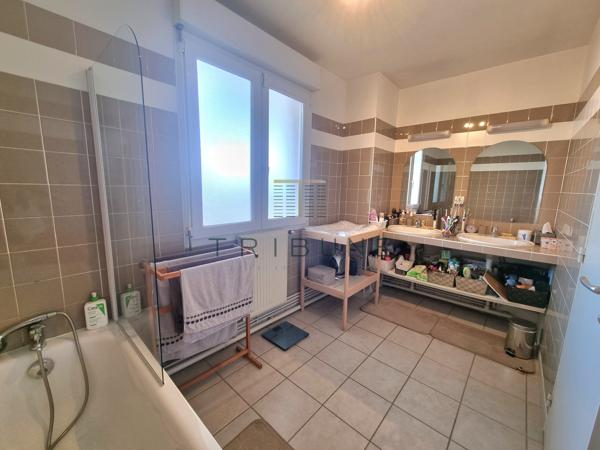 Maison 5 pièce(s) 4 chambre(s) 133 m²